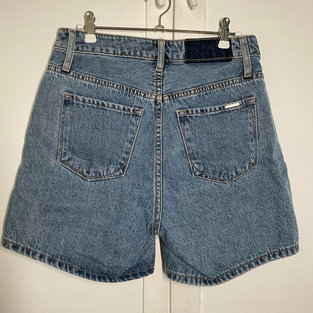 NEW Mid Rise Classic 90s Mom fit Denim Shorts - Picture 2 of 4
